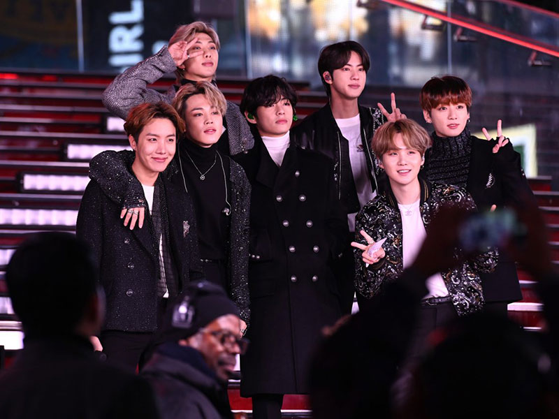 إد شيران يفوز بجائزة أفضل فنان وأفضل أغنية في حفل "إم.تي.في" الموسيقي الأوروبي